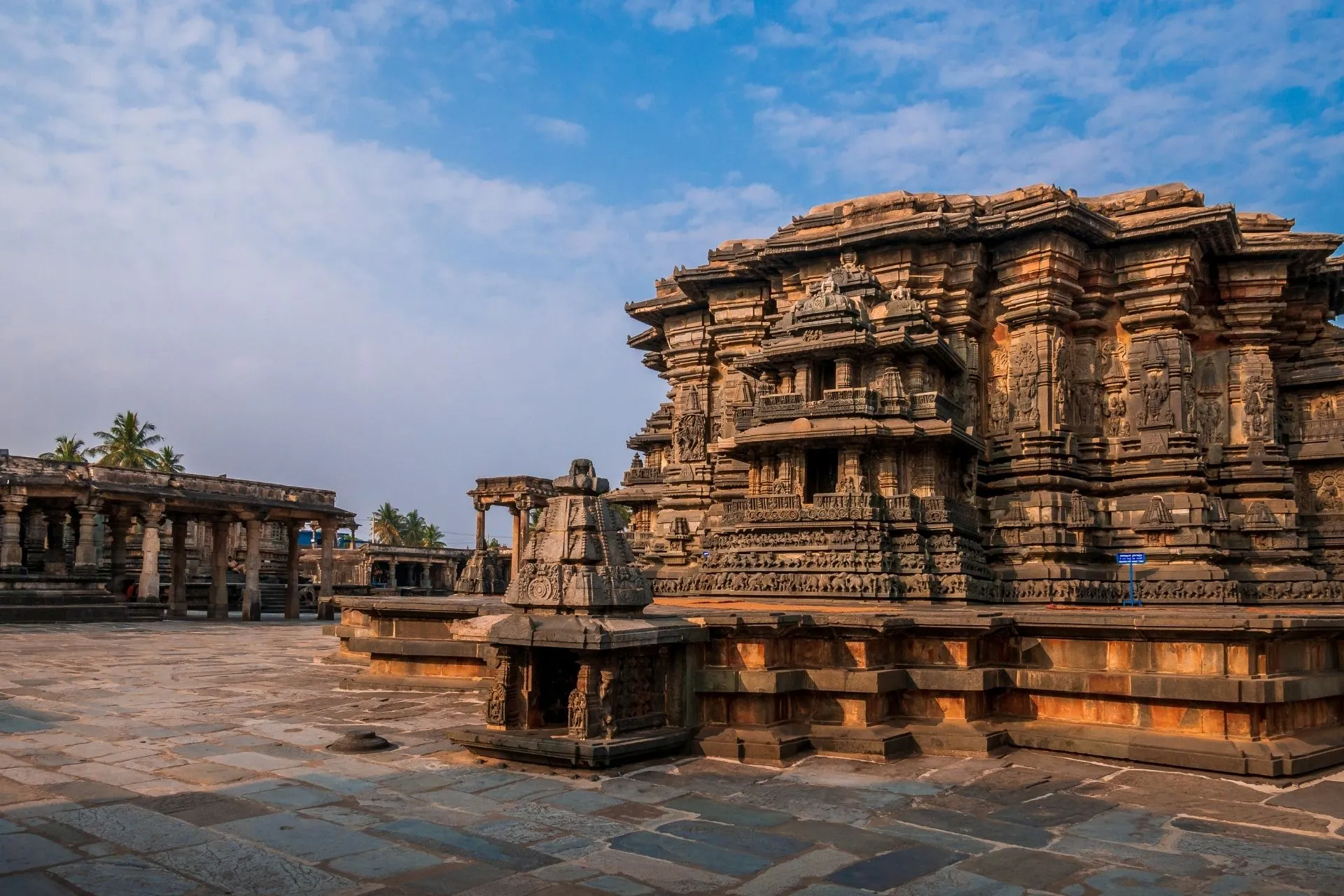 belur and halebidu Location