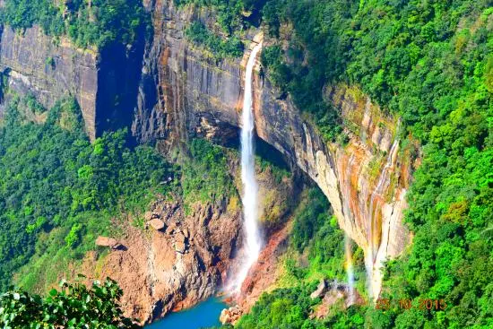 Nohkalikai Falls: A Stunning Natural Wonder